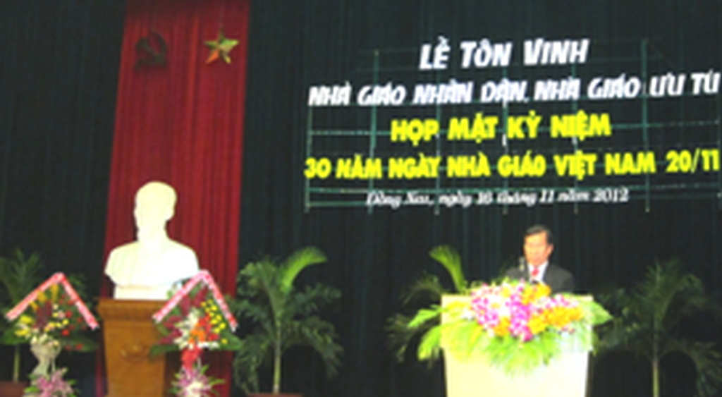 le ton vinh nha giao nhan dan, nha giao uu tu 16.11. 1 [Desktop Resolution].jpg